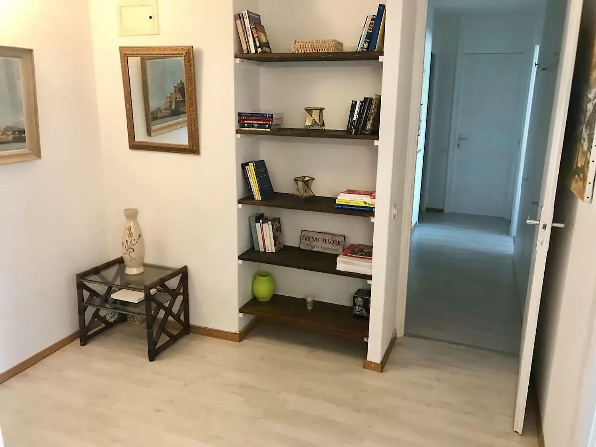 Spacious & Elegant Apartment Next To River 제네바