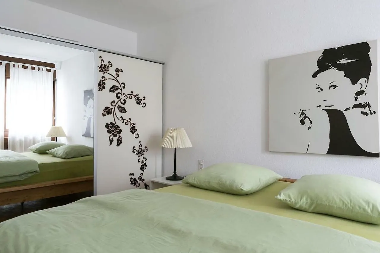 Spacious & Elegant Apartment Next To River 제네바