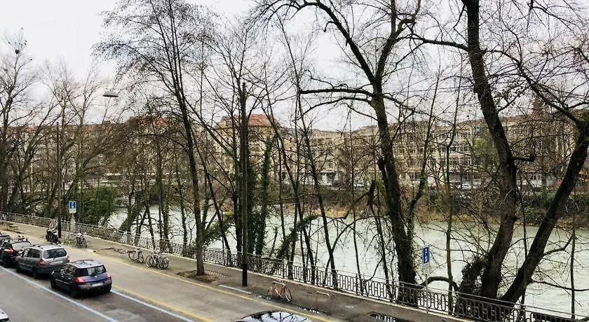 Spacious & Elegant Apartment Next To River 제네바