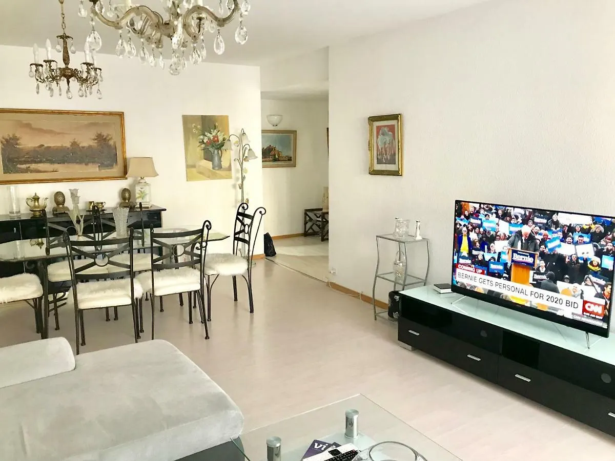 Spacious & Elegant Apartment Next To River 제네바